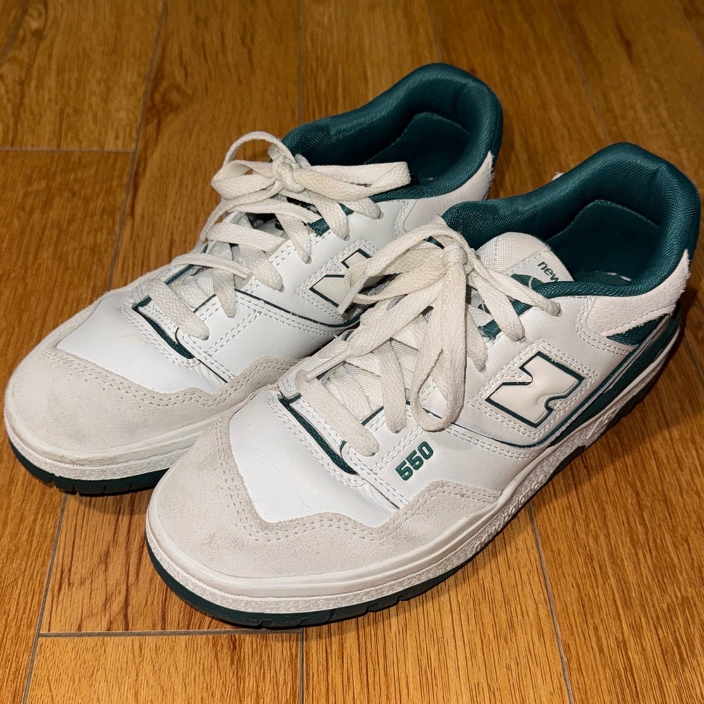 New Balance 550 Women’s Sneakers- White and Green